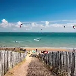 4 Bedroom Amazing In La Presqu' L'Aiguillon-la-Presqu'ile