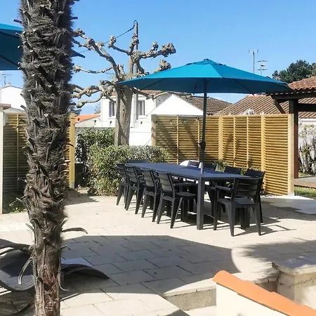 4 Bedroom Stunning Home In L'Aiguillon La Presqu' 別荘 *